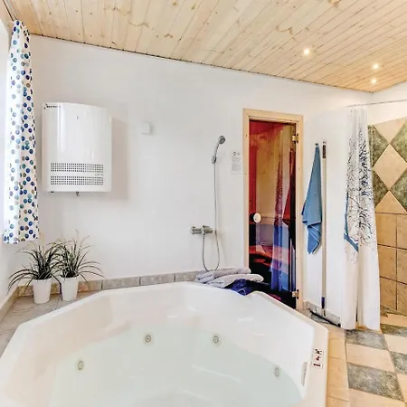 Ferienhaus Four-bedroom Holiday In