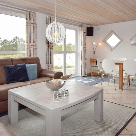Ferienhaus Four-bedroom Holiday In Blåvand
