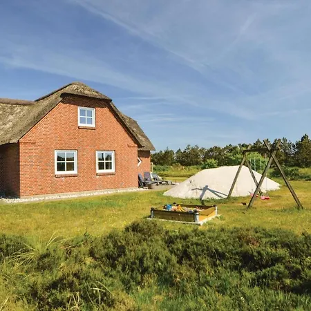 Ferienhaus Four-bedroom Holiday In Blåvand