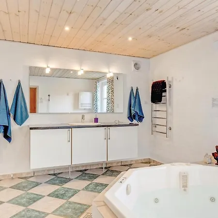 Four-bedroom Holiday In * Blåvand