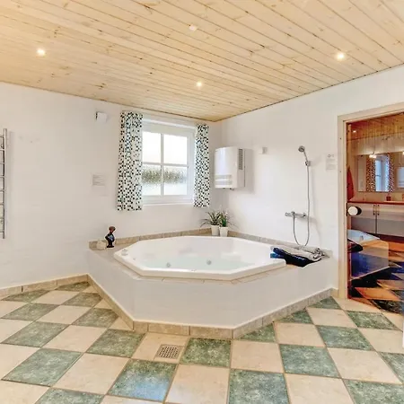 Four-bedroom Holiday In Blåvand